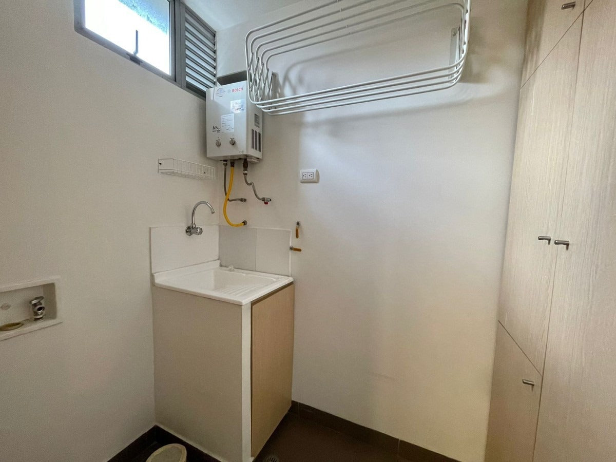 ARRIENDO APTO CON HERMOSOS TERMINADOS | POBLADO ALTO MEDELLIN