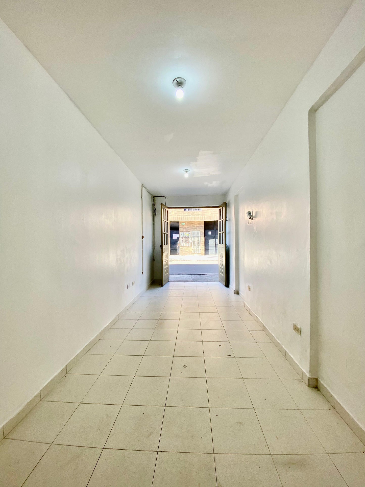 ARRIENDO LOCAL| RIO NEGRO, BOGOTÁ