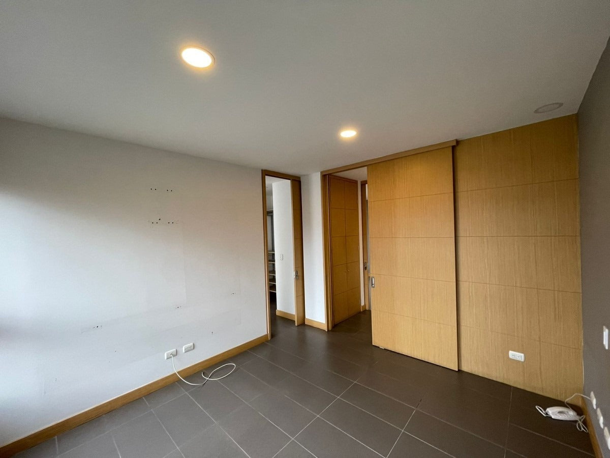 ARRIENDO APTO CON HERMOSOS TERMINADOS | POBLADO ALTO MEDELLIN