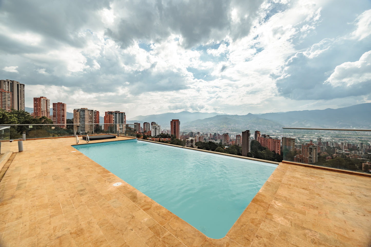 ARRIENDO APARTAESTUDIO AMOBLADO | POBLADO ALTO