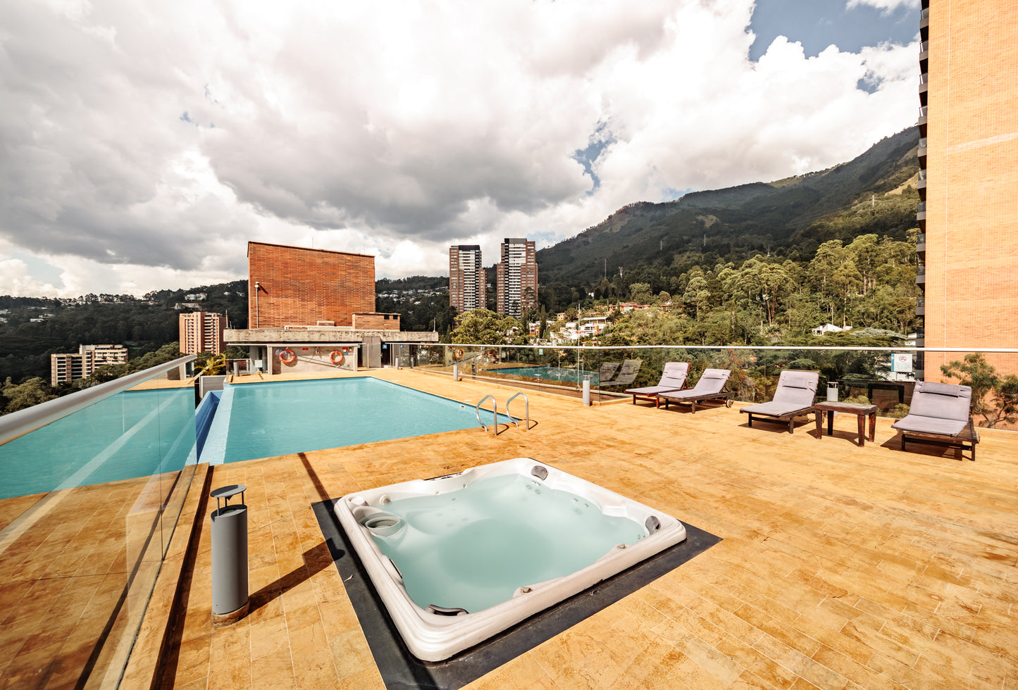 ARRIENDO APARTAESTUDIO AMOBLADO | POBLADO ALTO