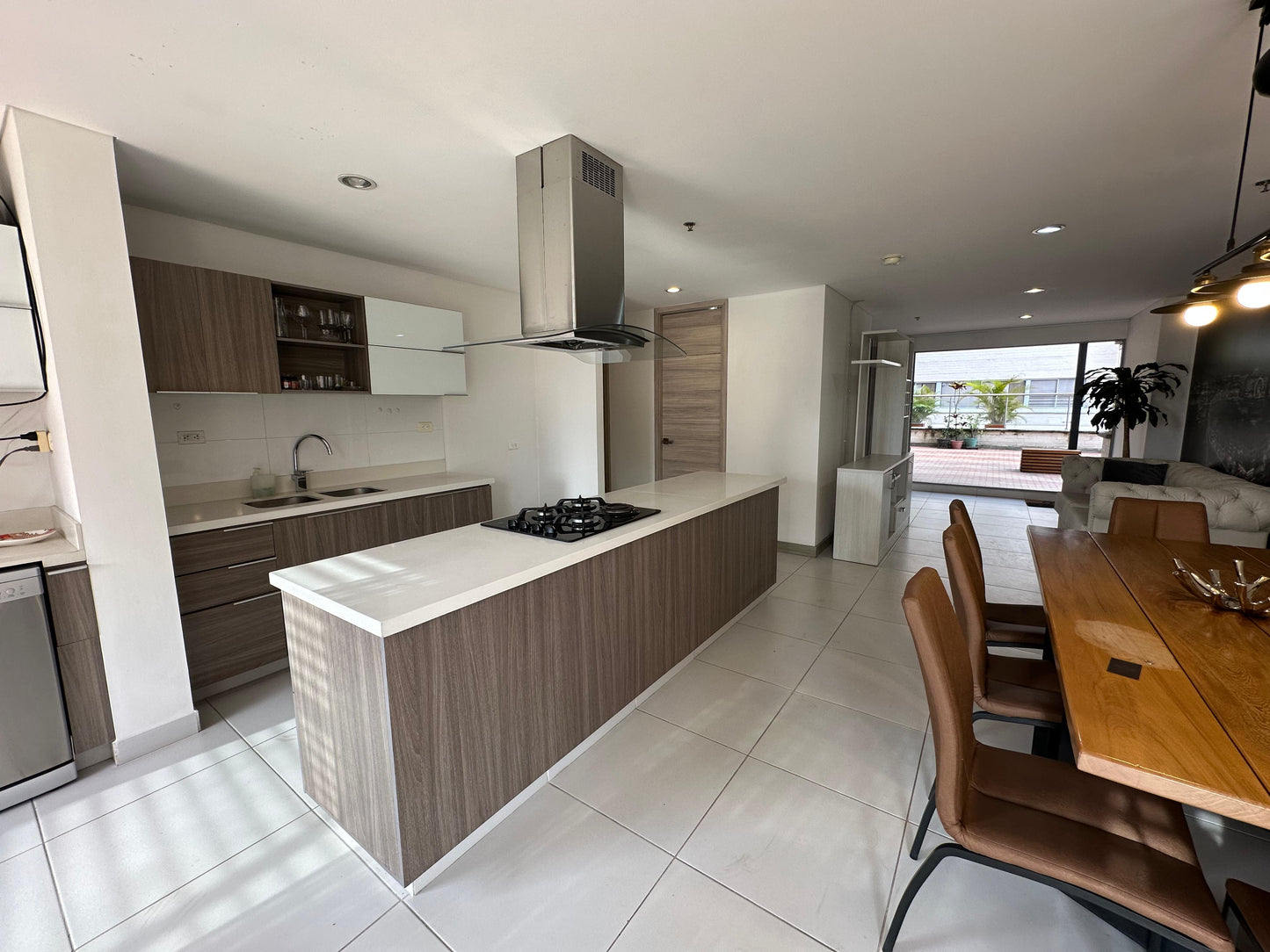 VENDO APTO CON DOBLE PARQUEADERO Y DOBLE TERRAZA | POBLADO MEDELLIN