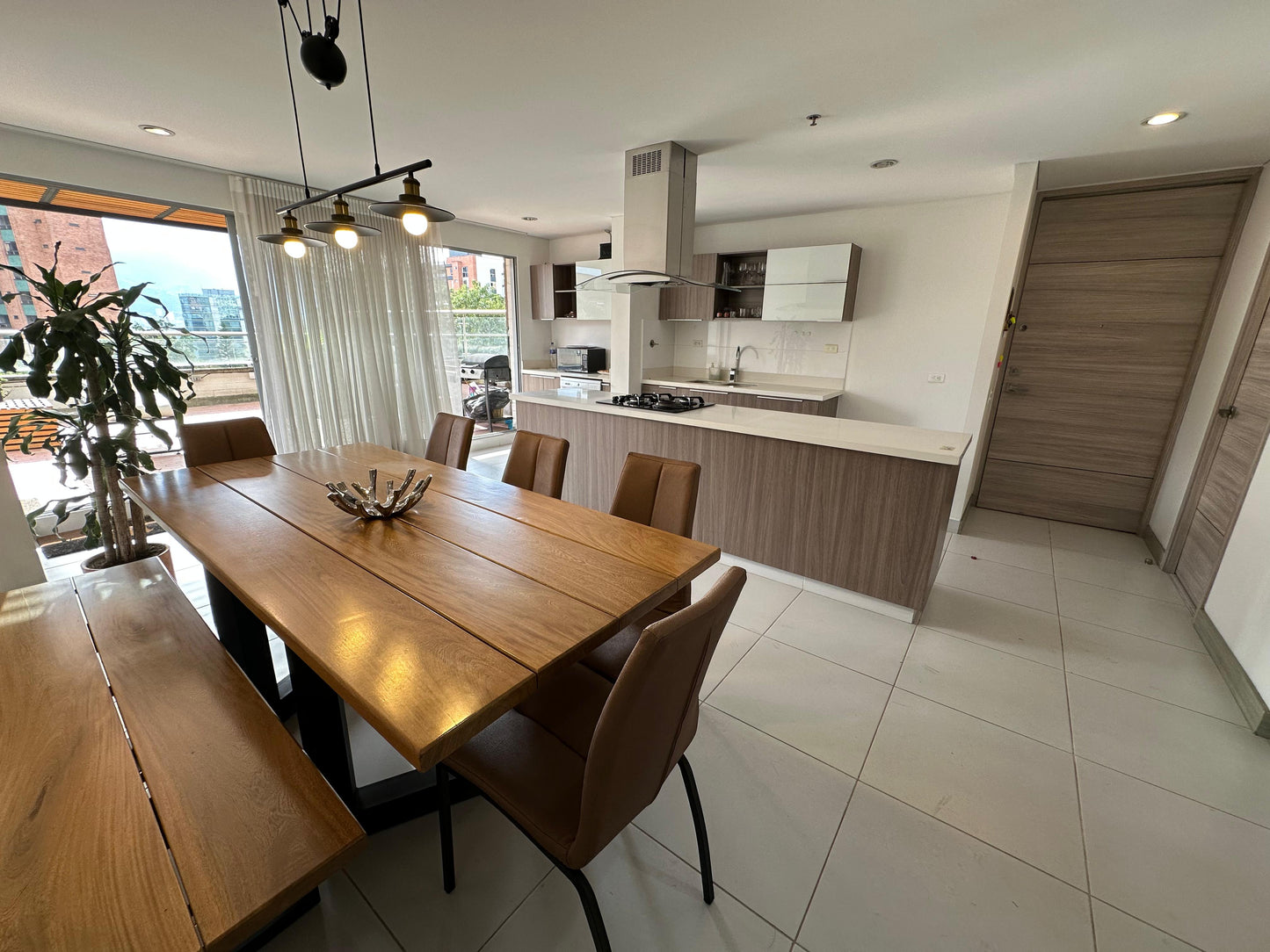 VENDO APTO CON DOBLE PARQUEADERO Y DOBLE TERRAZA | POBLADO MEDELLIN