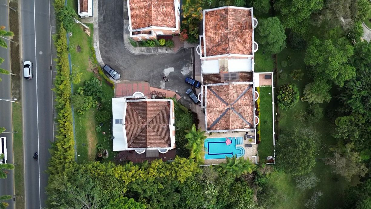 ARRIENDO CASA LUXURY | LAS PALMAS, MEDELLIN