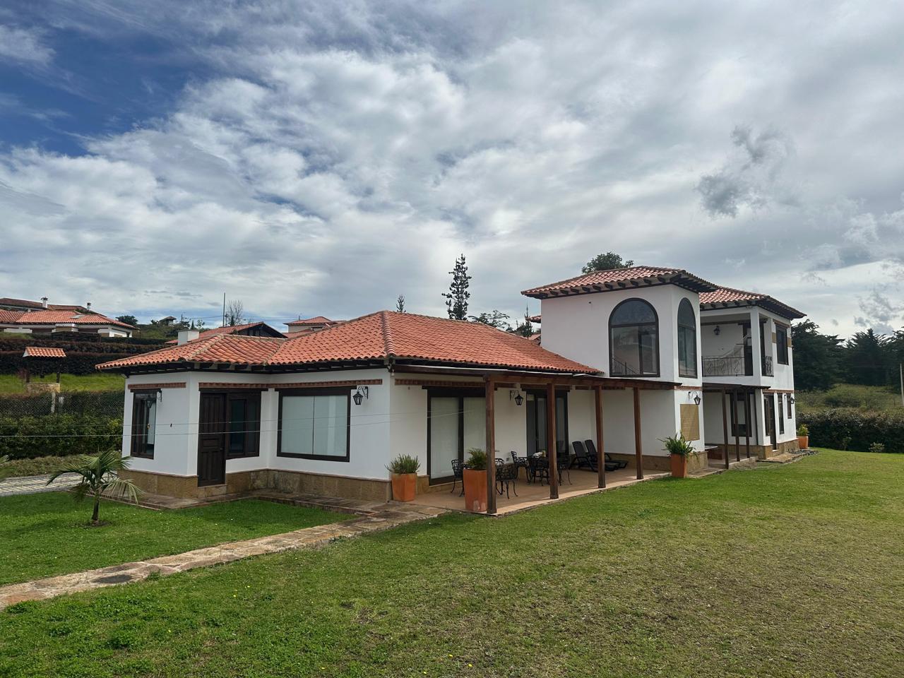 VENDO HERMOSA CASA DE 1600M2 | VILLA DE LEYVA