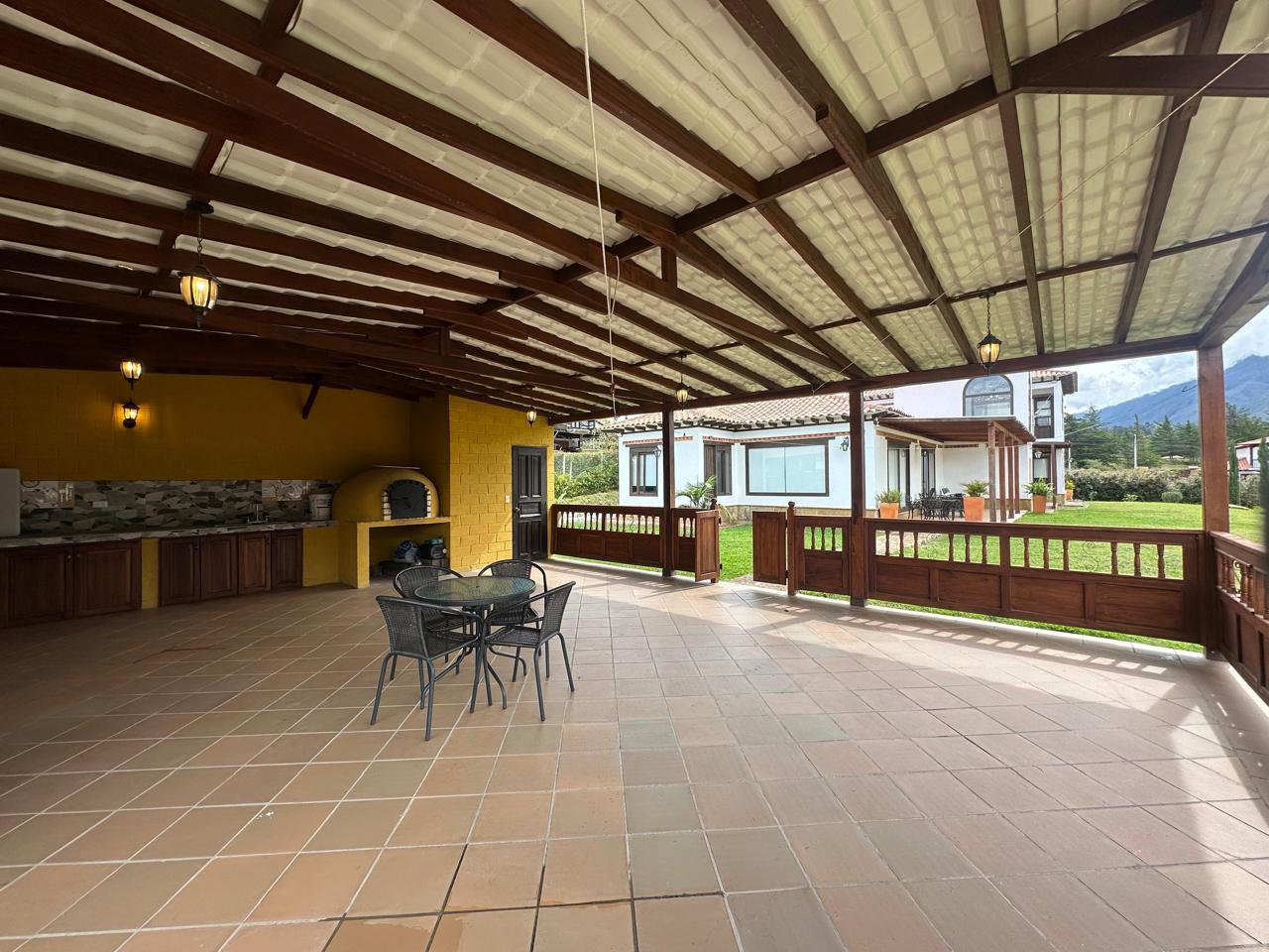 VENDO HERMOSA CASA DE 1600M2 | VILLA DE LEYVA