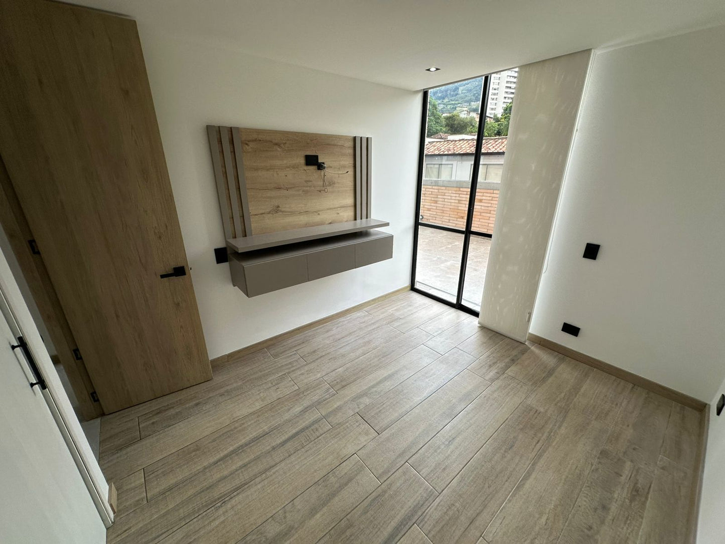 VENDO APTO LUJOSO AL LADO DEL POBLADO MEDELLIN