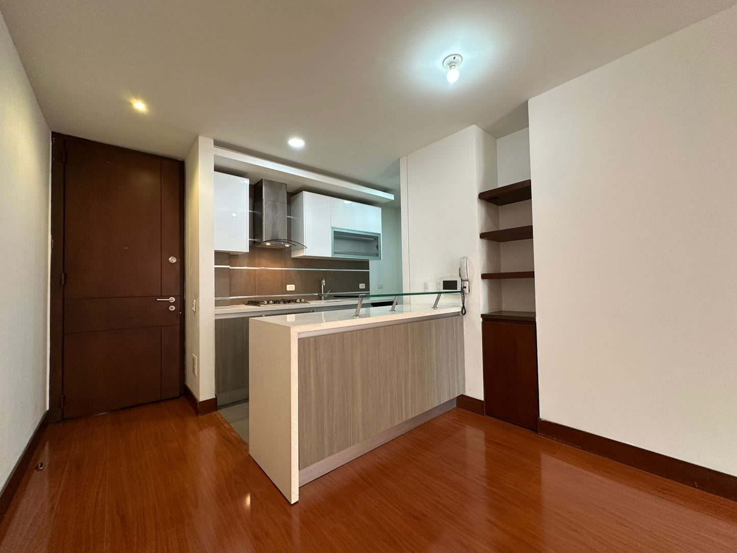 ARRIENDO APARTAESTUDIO CON PARQUEADERO | CHICO NORTE, BOGOTA