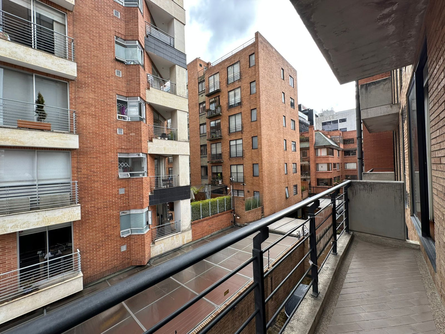 ARRIENDO APARTAESTUDIO CON PARQUEADERO | CHICO NORTE, BOGOTA