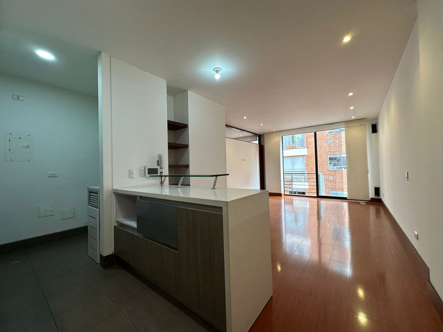 ARRIENDO APARTAESTUDIO CON PARQUEADERO | CHICO NORTE, BOGOTA