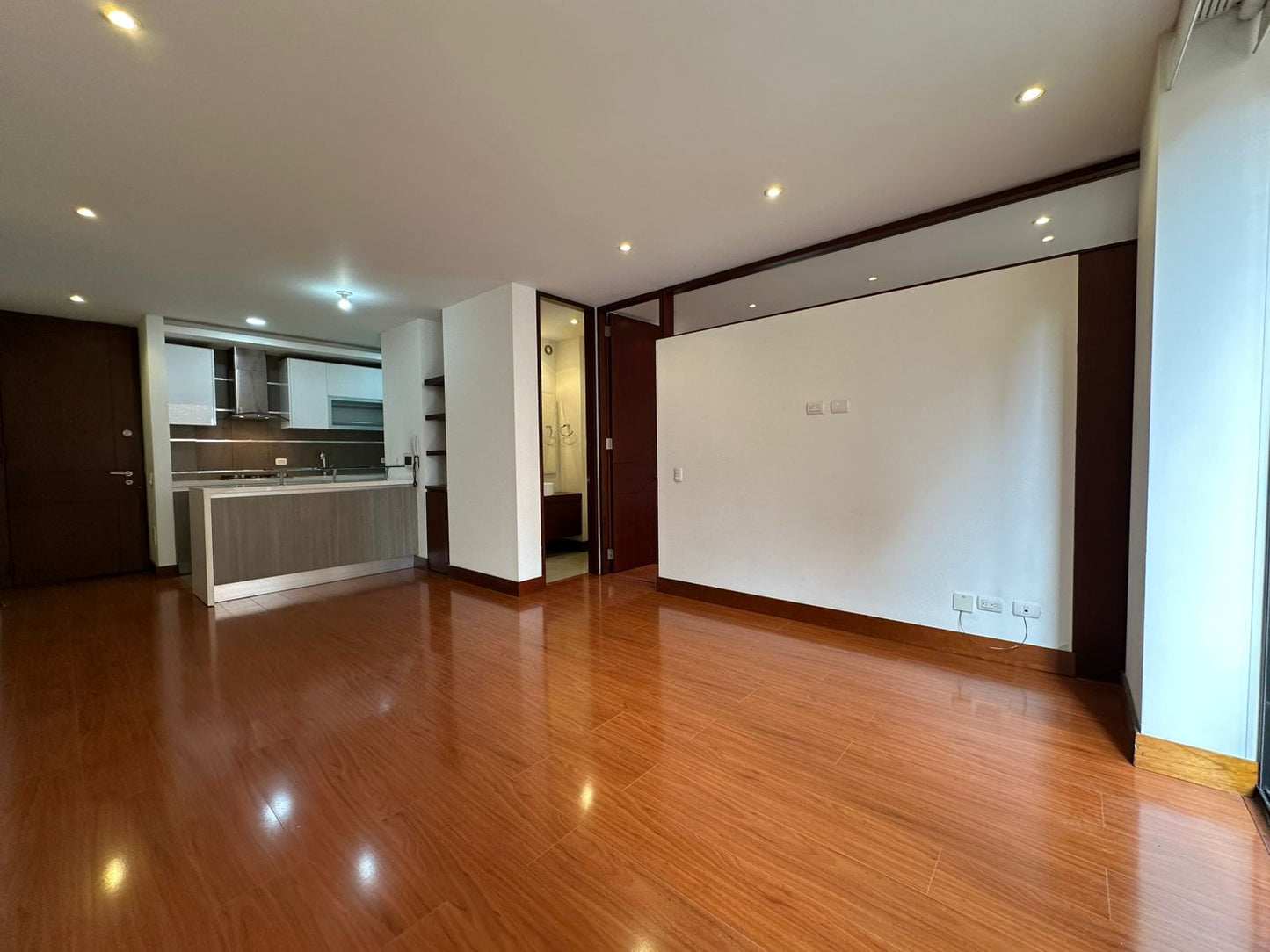 ARRIENDO APARTAESTUDIO CON PARQUEADERO | CHICO NORTE, BOGOTA