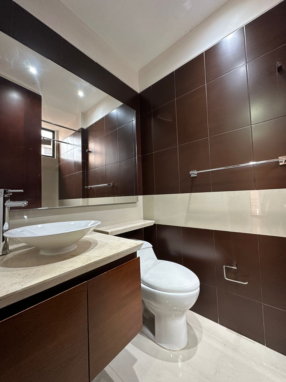 ARRIENDO APARTAESTUDIO CON PARQUEADERO | CHICO NORTE, BOGOTA