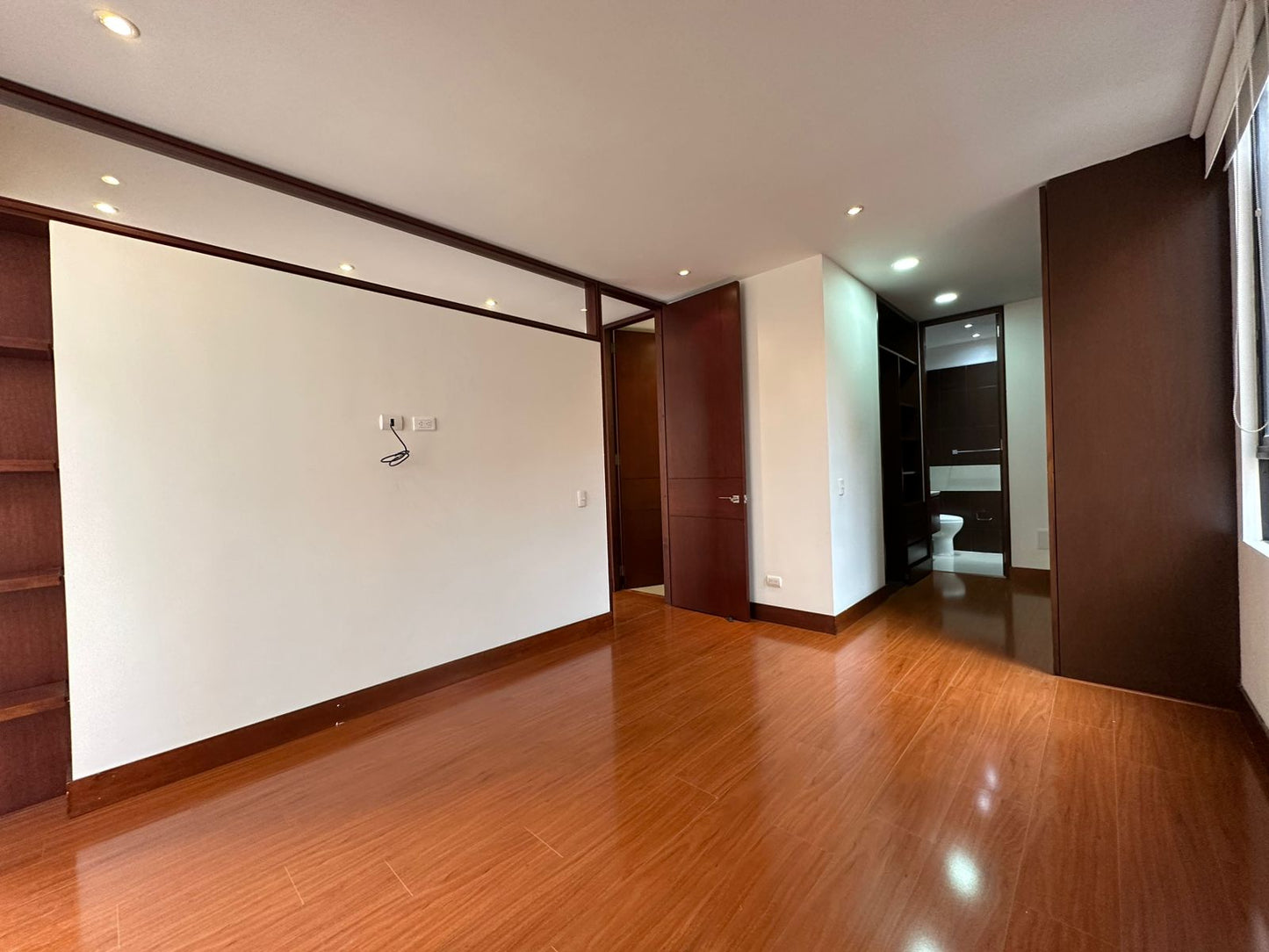 ARRIENDO APARTAESTUDIO CON PARQUEADERO | CHICO NORTE, BOGOTA