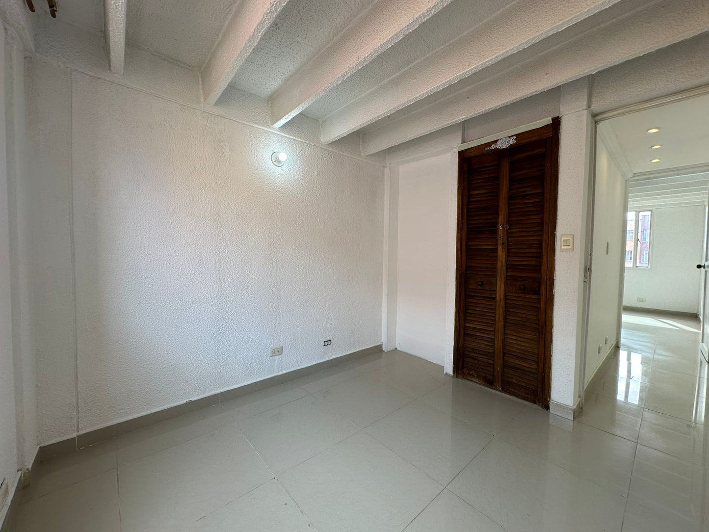 VENDO APTO AMPLIO CON EXCELENTE UBICACION | SANTA CECILIA BOGOTÁ