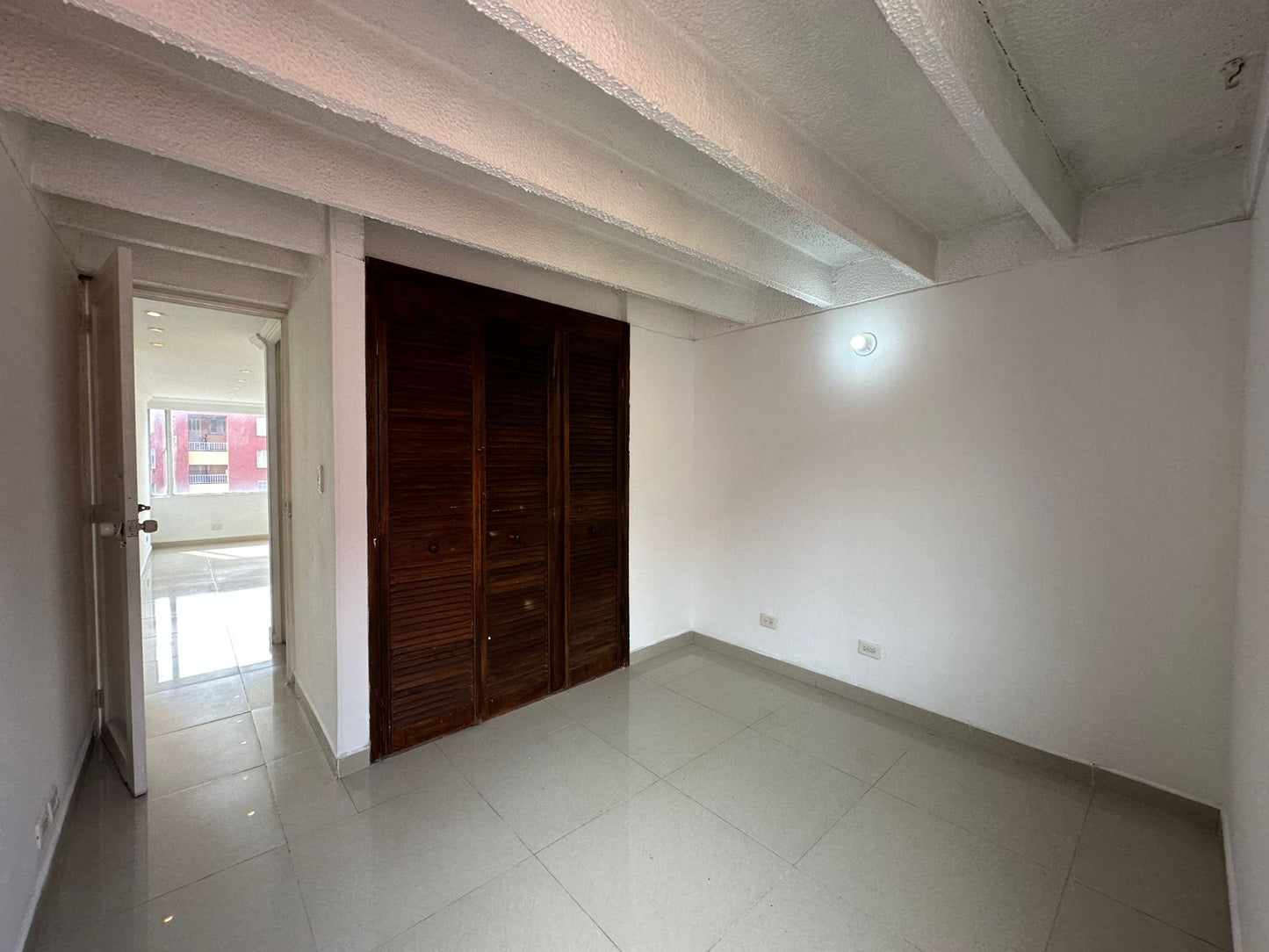 VENDO APTO AMPLIO CON EXCELENTE UBICACION | SANTA CECILIA BOGOTÁ