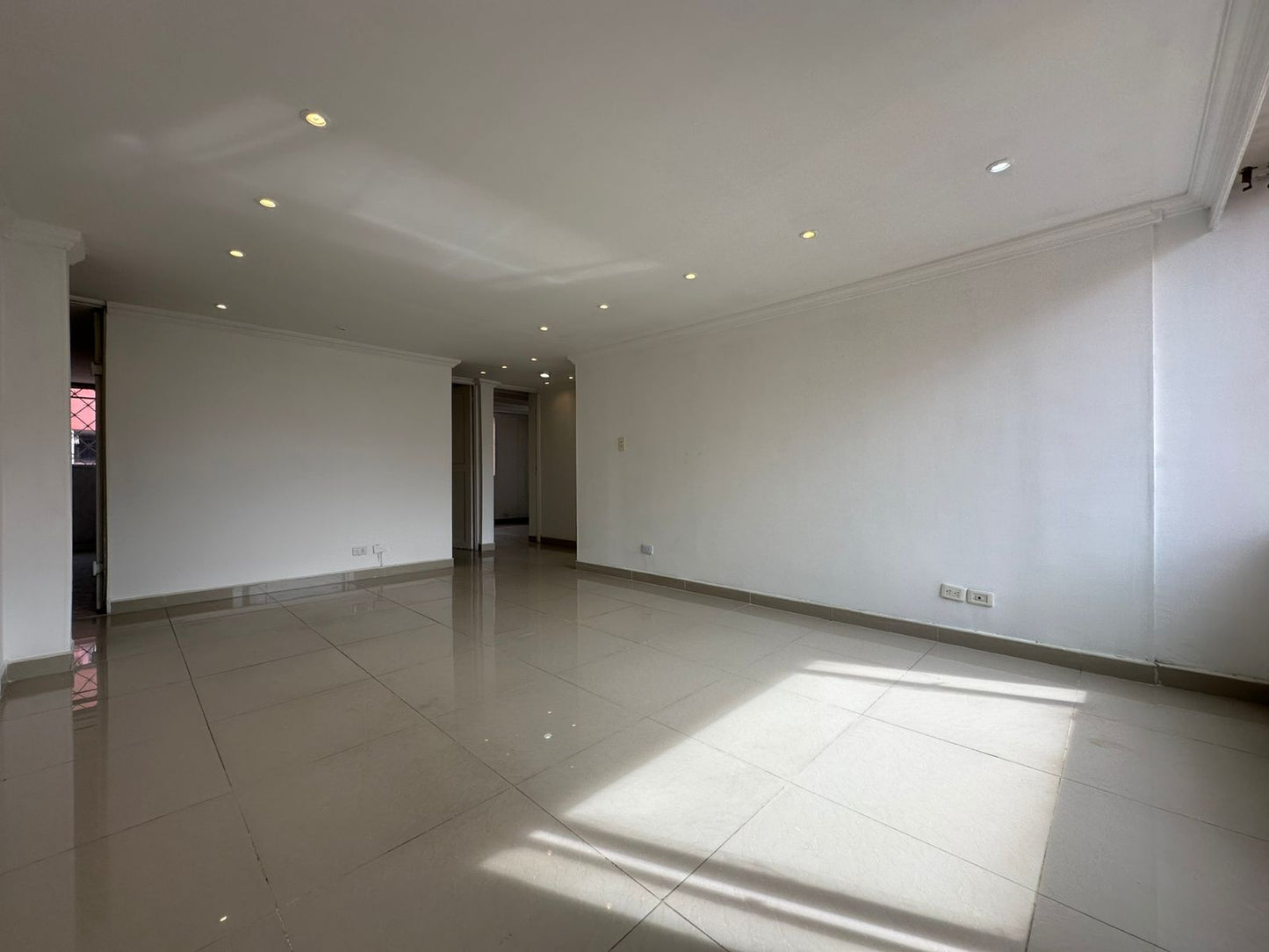 VENDO APTO AMPLIO CON EXCELENTE UBICACION | SANTA CECILIA BOGOTÁ