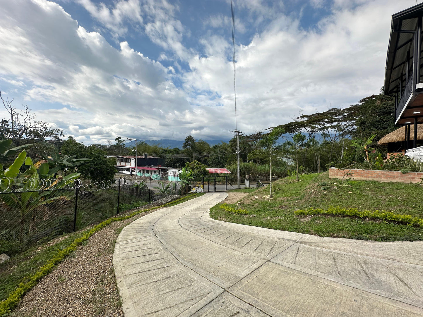 VENDO CASA LOTE DE 1056 M2 | SAN ANTONIO DEL TEQUENDAMA