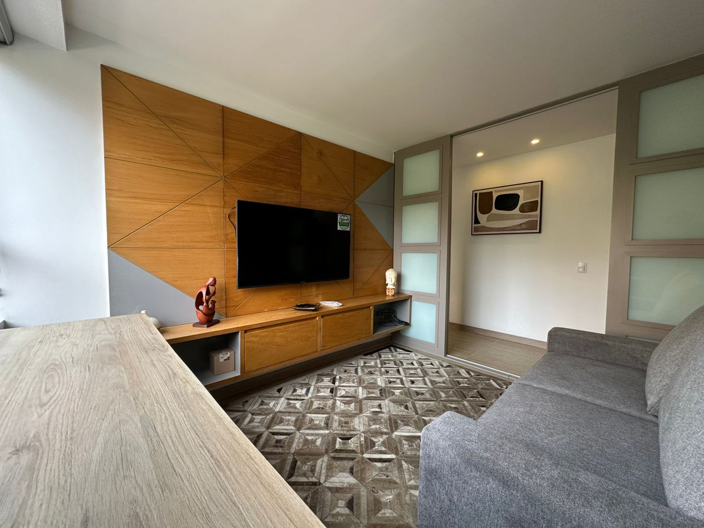 ARRIENDO APARTAMENTO AMOBLADO | EL POBLADO, ANTIOQUIA