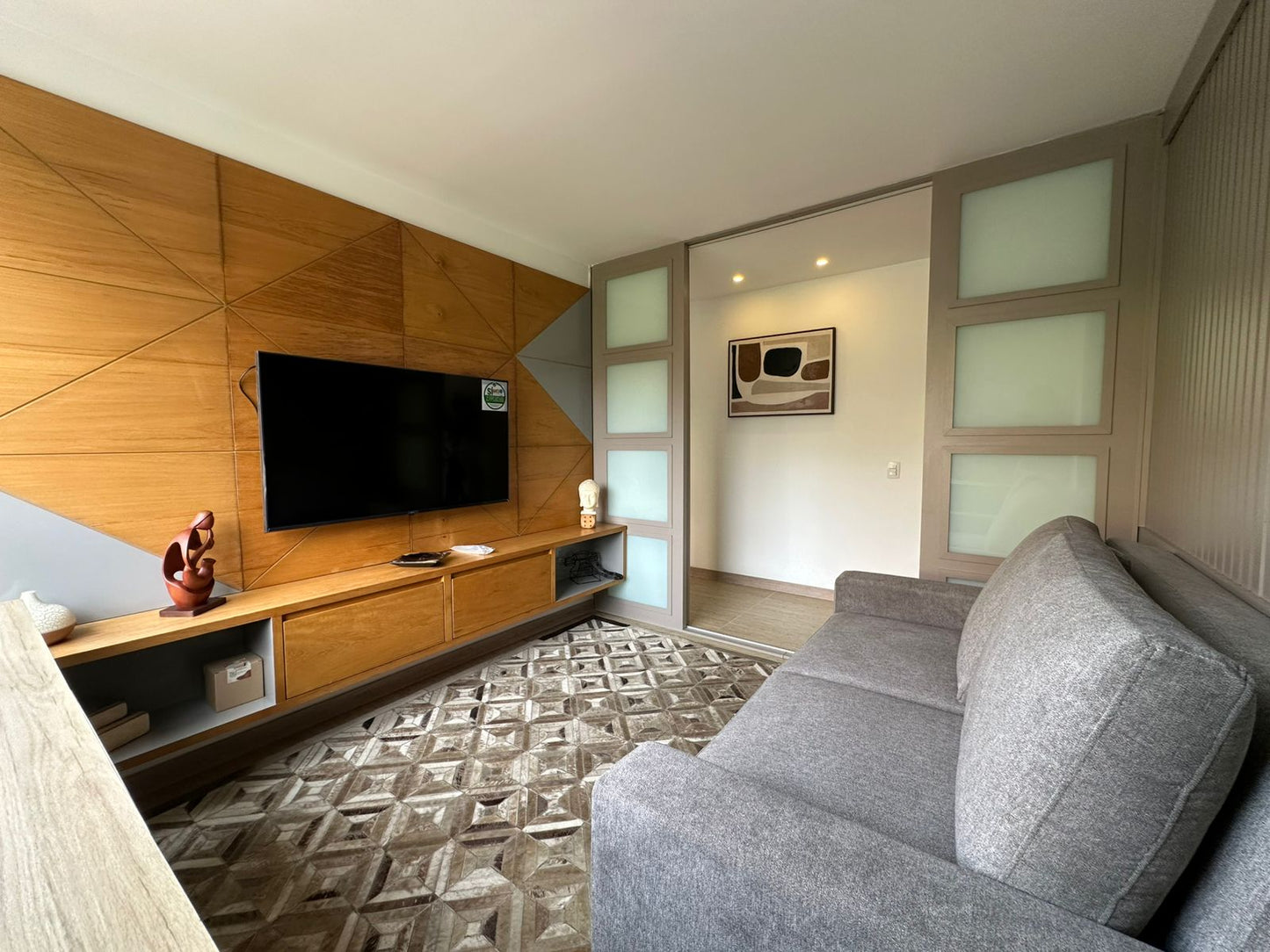 ARRIENDO APARTAMENTO AMOBLADO | EL POBLADO, ANTIOQUIA