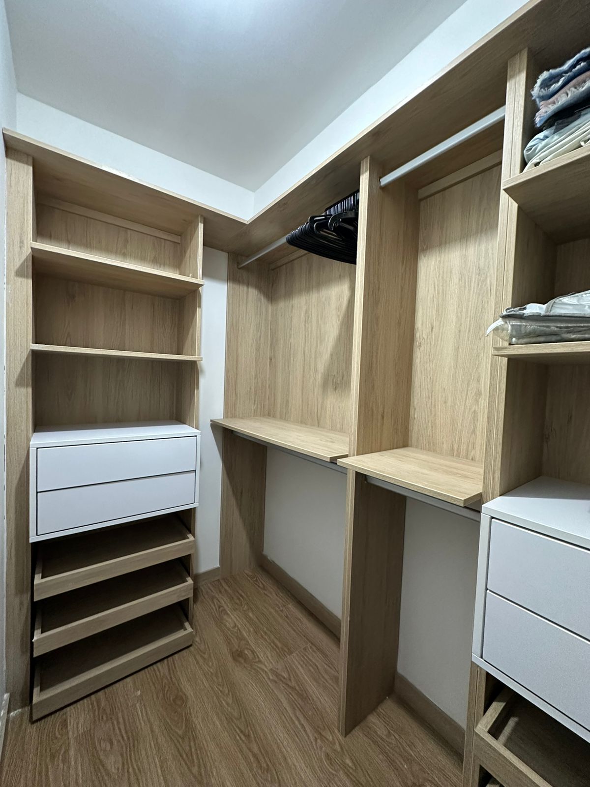 ARRIENDO APARTAMENTO AMOBLADO | EL POBLADO, ANTIOQUIA