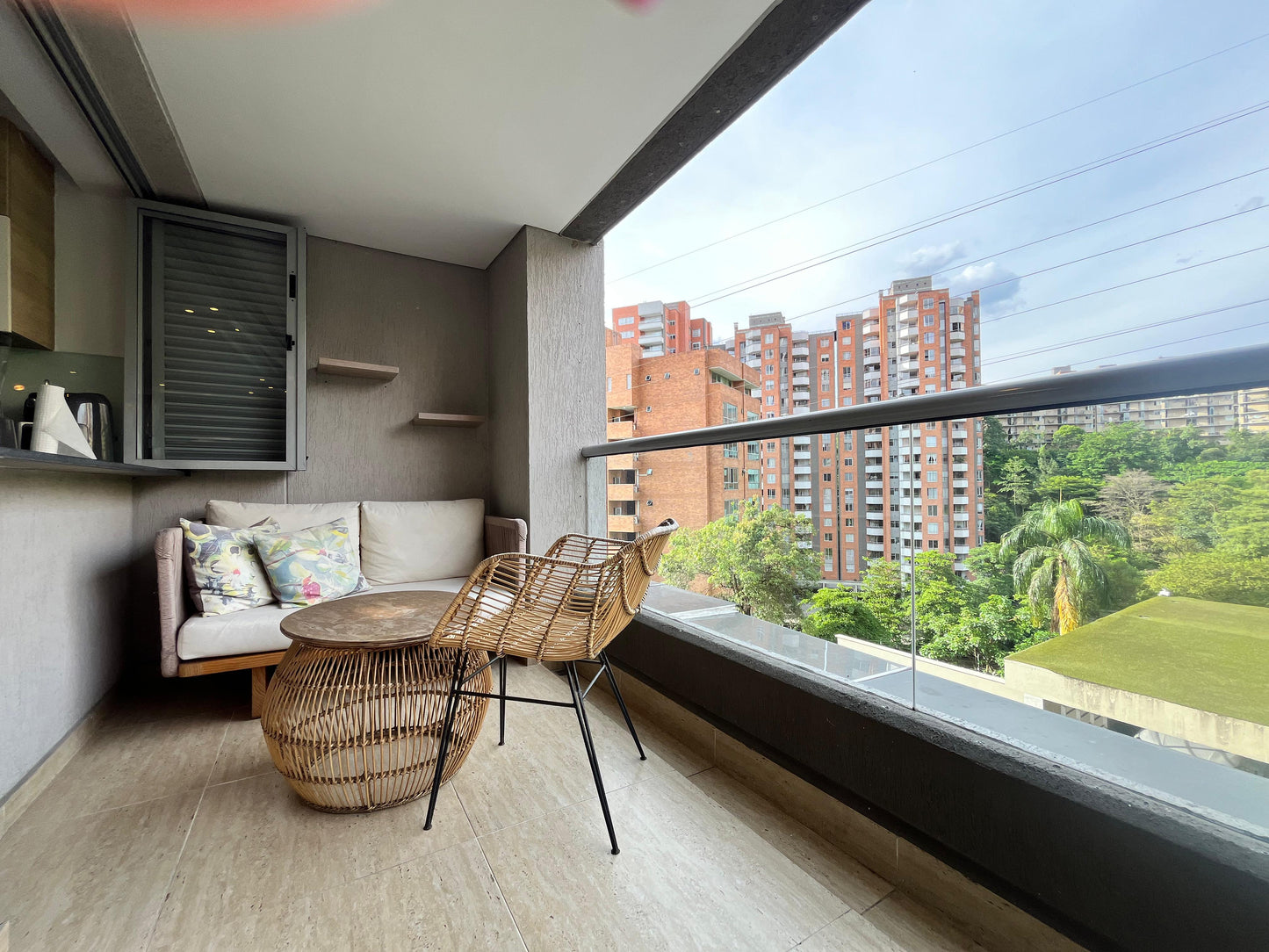 ARRIENDO APARTAMENTO AMOBLADO | EL POBLADO, ANTIOQUIA