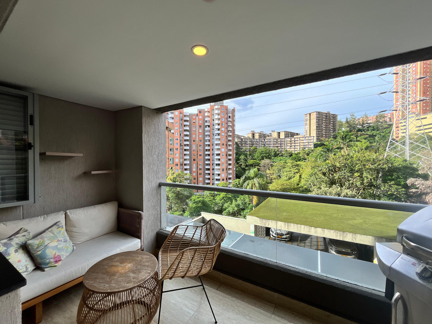 ARRIENDO APARTAMENTO AMOBLADO | EL POBLADO, ANTIOQUIA