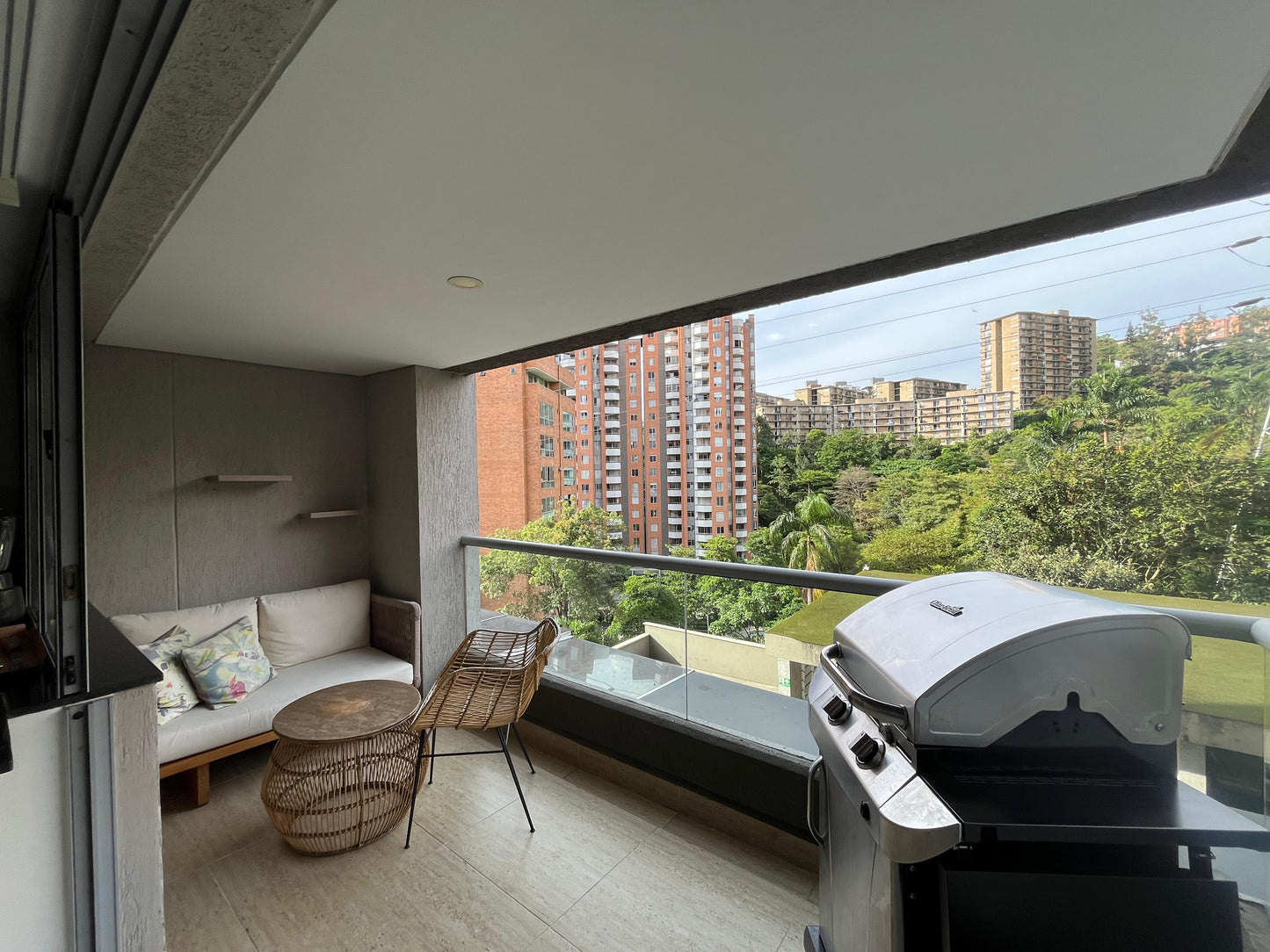 ARRIENDO APARTAMENTO AMOBLADO | EL POBLADO, ANTIOQUIA
