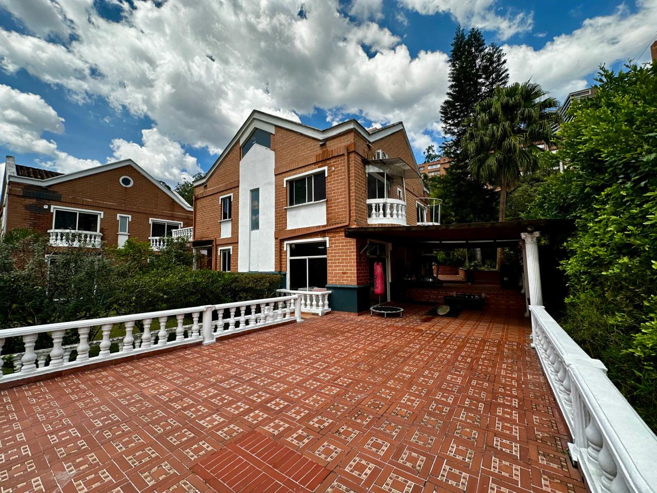 VENDO CASA TIPO MANSION 554 M2 | VIA LAS PALMAS, MEDELLIN