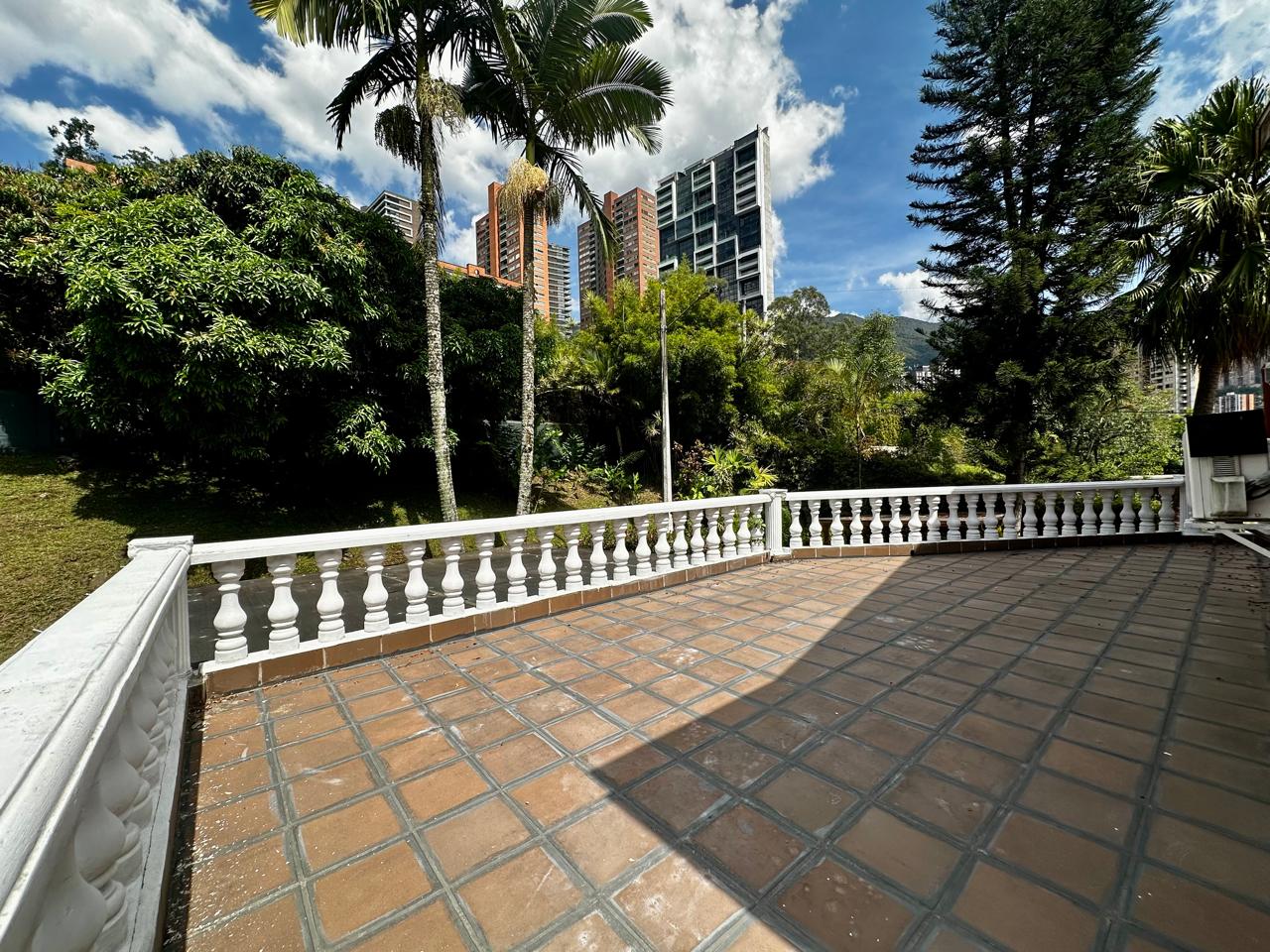 VENDO CASA TIPO MANSION 554 M2 | VIA LAS PALMAS, MEDELLIN