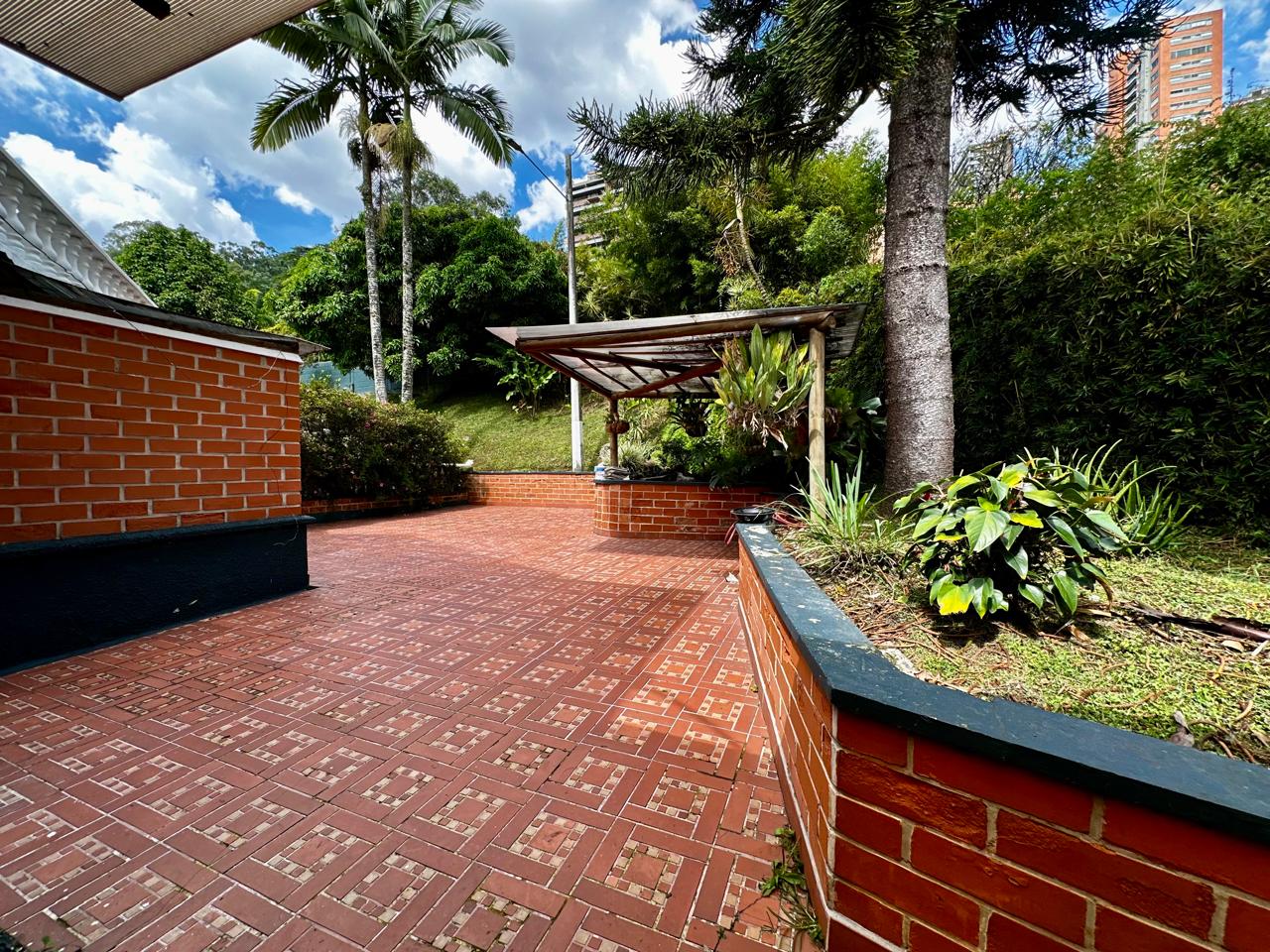 VENDO CASA TIPO MANSION 554 M2 | VIA LAS PALMAS, MEDELLIN