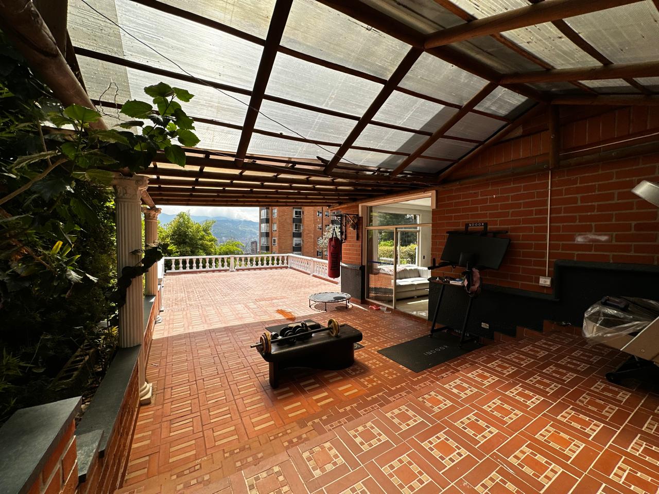 VENDO CASA TIPO MANSION 554 M2 | VIA LAS PALMAS, MEDELLIN