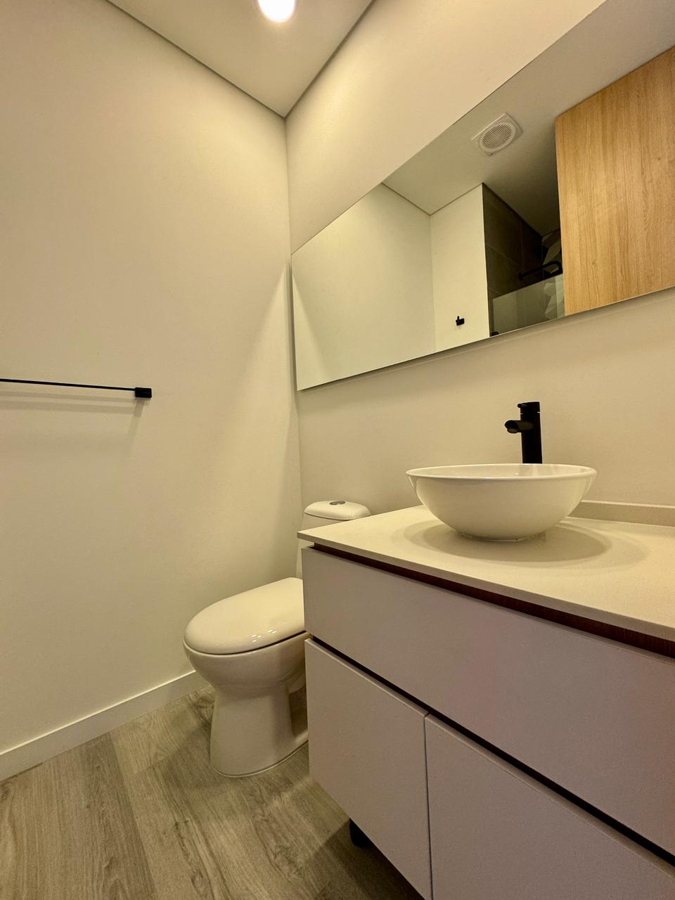 🔥🏙️ ARRIENDO APARTAESTUDIO TIPO LOFT – CENTRO INTERNACIONAL CON PARQUEADERO 🏙️🔥