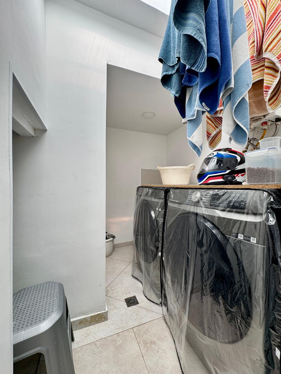 ARRIENDO CASA EN CEDRITOS | 5 HABITACIONES, CHIMENEA, ESTUDIO Y PARQUEADERO DOBLE