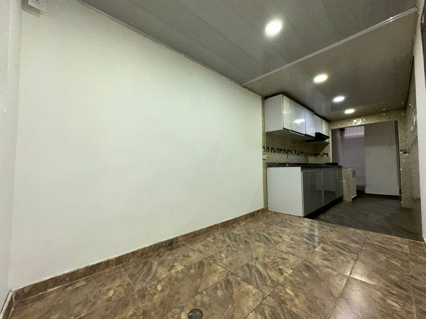 ARRIENDO APTO AMPLIO | GUSTAVO RESTREPO