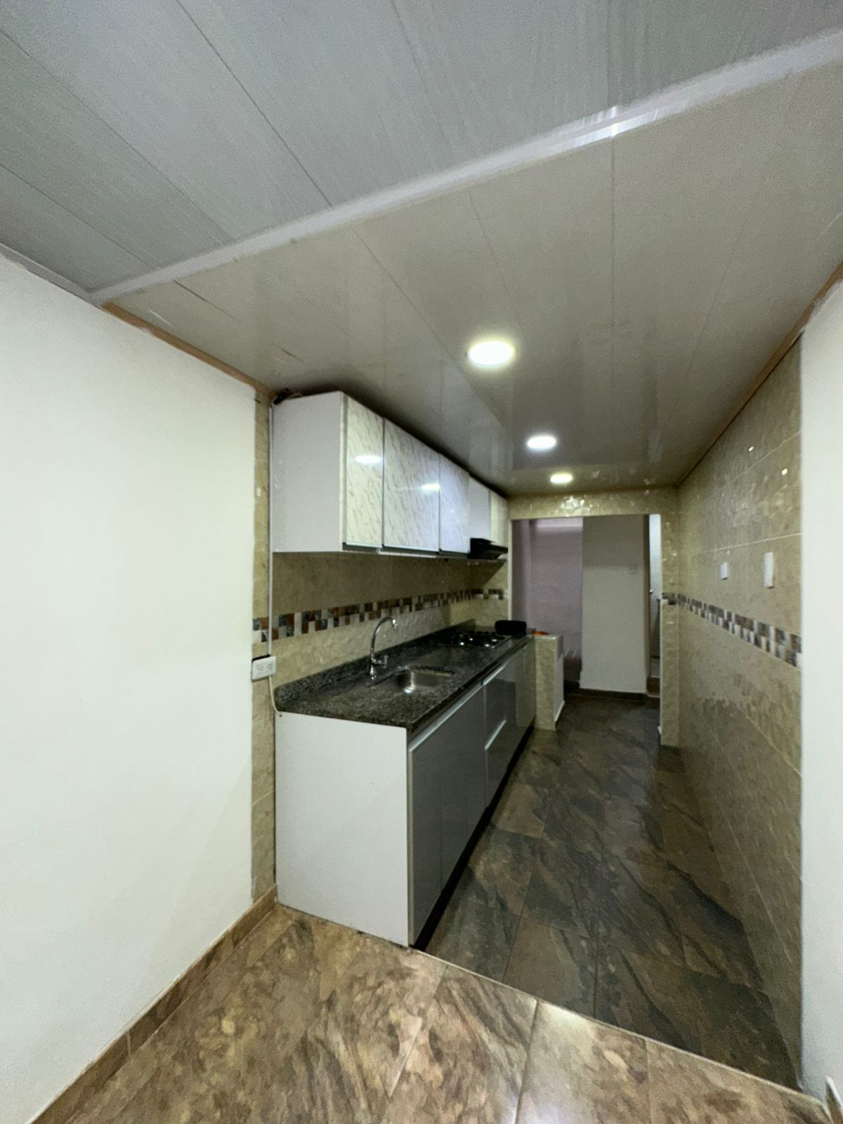 ARRIENDO APTO AMPLIO | GUSTAVO RESTREPO