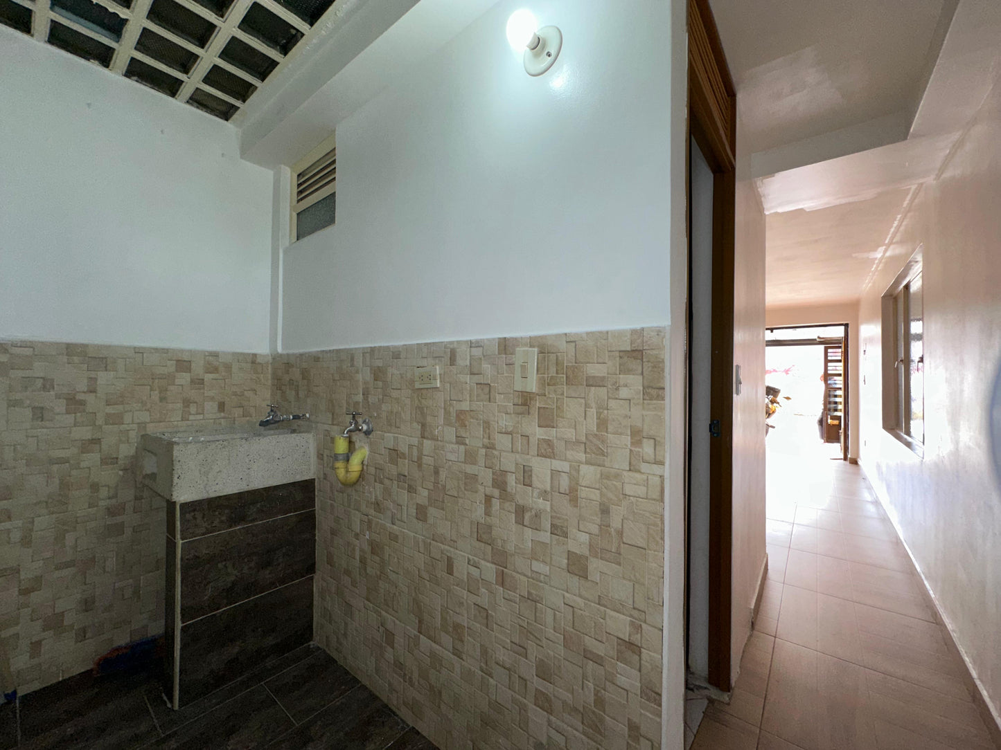 ARRIENDO APARTAESTUDIO CON PARQUEADERO PROPIO PARA MOTO O CARRO PEQUEÑO | GUSTAVO RESTREPO BOGOTÁ