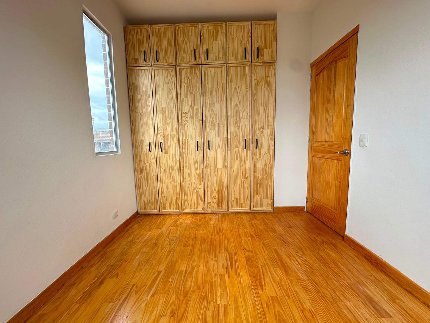 ARRIENDO APTO CANDELARIA $1.900.000