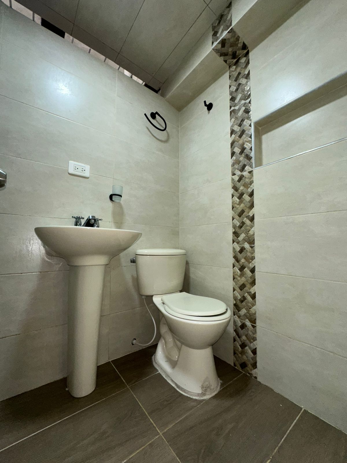 ARRIENDO APTO AMPLIO | GUSTAVO RESTREPO