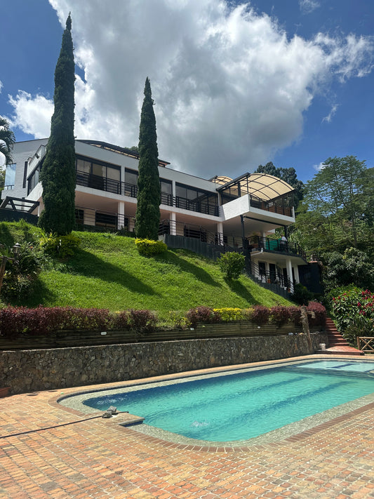 ARRIENDO CASA QUINTA DE 2700 M2