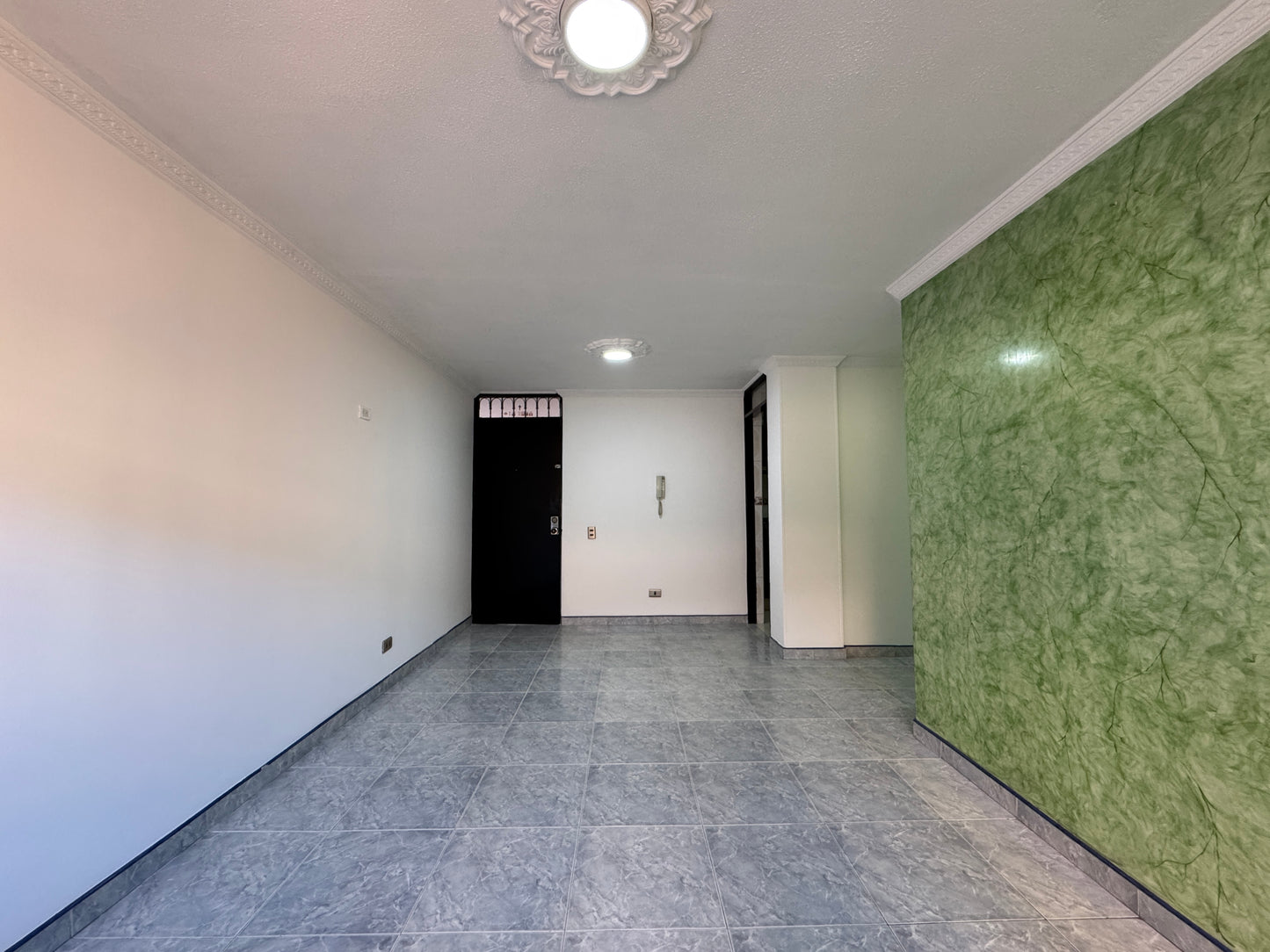 ARRIENDO APTO CON PARQUEADERO | Calvo Sur 📍 53M2