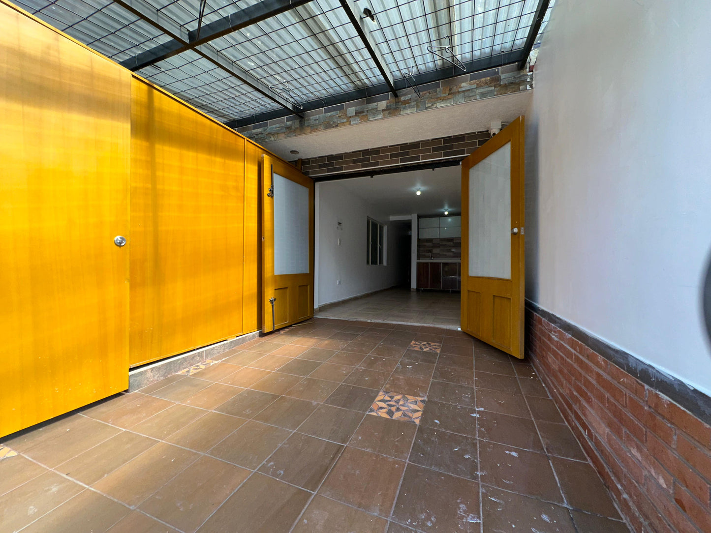 ARRIENDO APARTAESTUDIO CON PARQUEADERO PROPIO PARA MOTO O CARRO PEQUEÑO | GUSTAVO RESTREPO BOGOTÁ