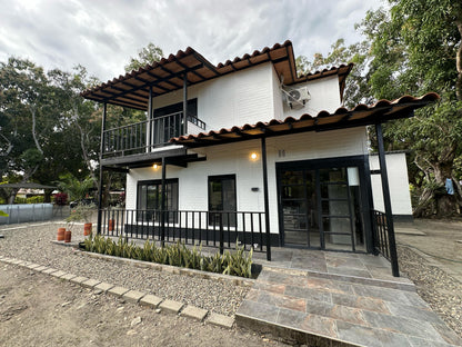 VENDO CASA CAMPESTRE EN EL GUAMO TOLIMA