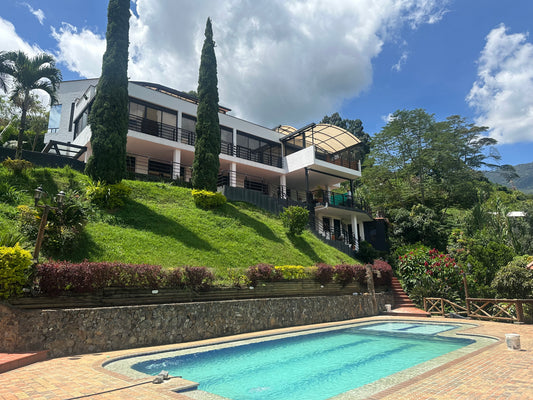 VENTA CASA CAMPESTRE DE 2700M2 | COPACABANA