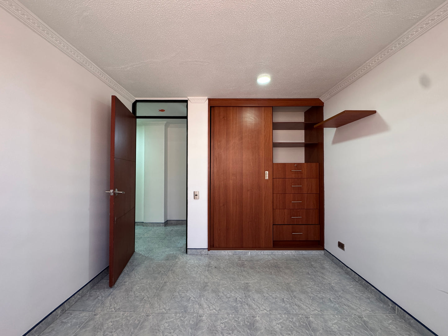 ARRIENDO APTO CON PARQUEADERO | Calvo Sur 📍 53M2