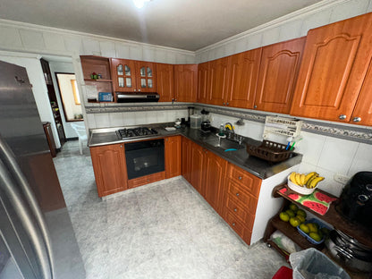 VENDO CASA CON PARQUEADEROS | CASTILLA BOGOTÁ