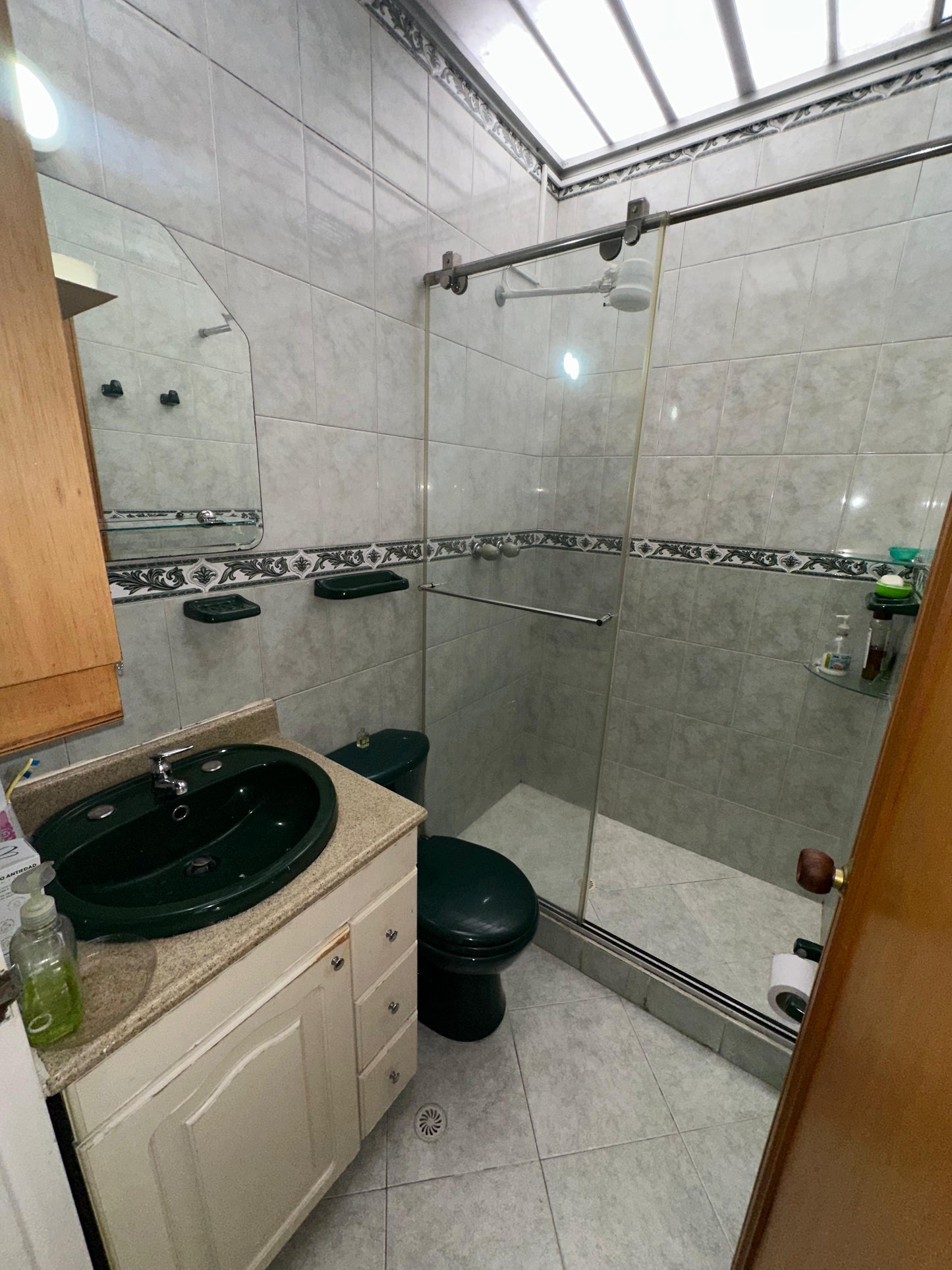 VENDO CASA CON PARQUEADEROS | CASTILLA BOGOTÁ
