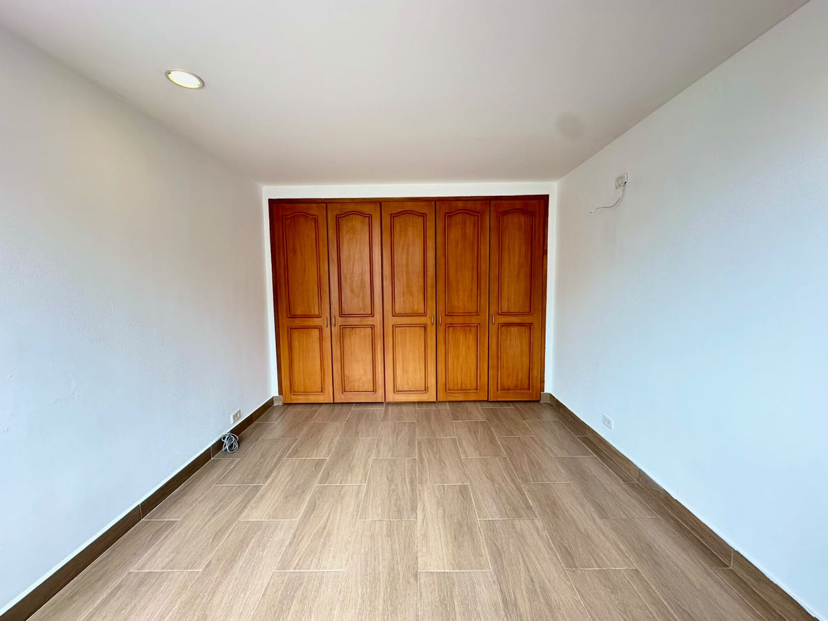 APARTAMENTO EN ARRIENDO – CHAPINERO ALTO | 80 M² + VISTA A LOS CERROS + PARQUEADERO 🌇🔥