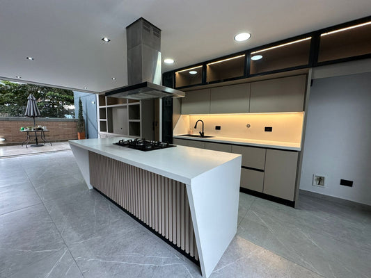 VENDO APTO LUJOSO AL LADO DEL POBLADO MEDELLIN
