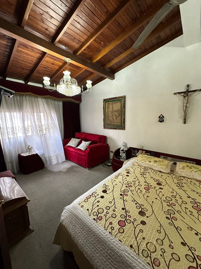 VENDO CASA CON PARQUEADERO PRIVADO EN LAURELES MEDELLIN