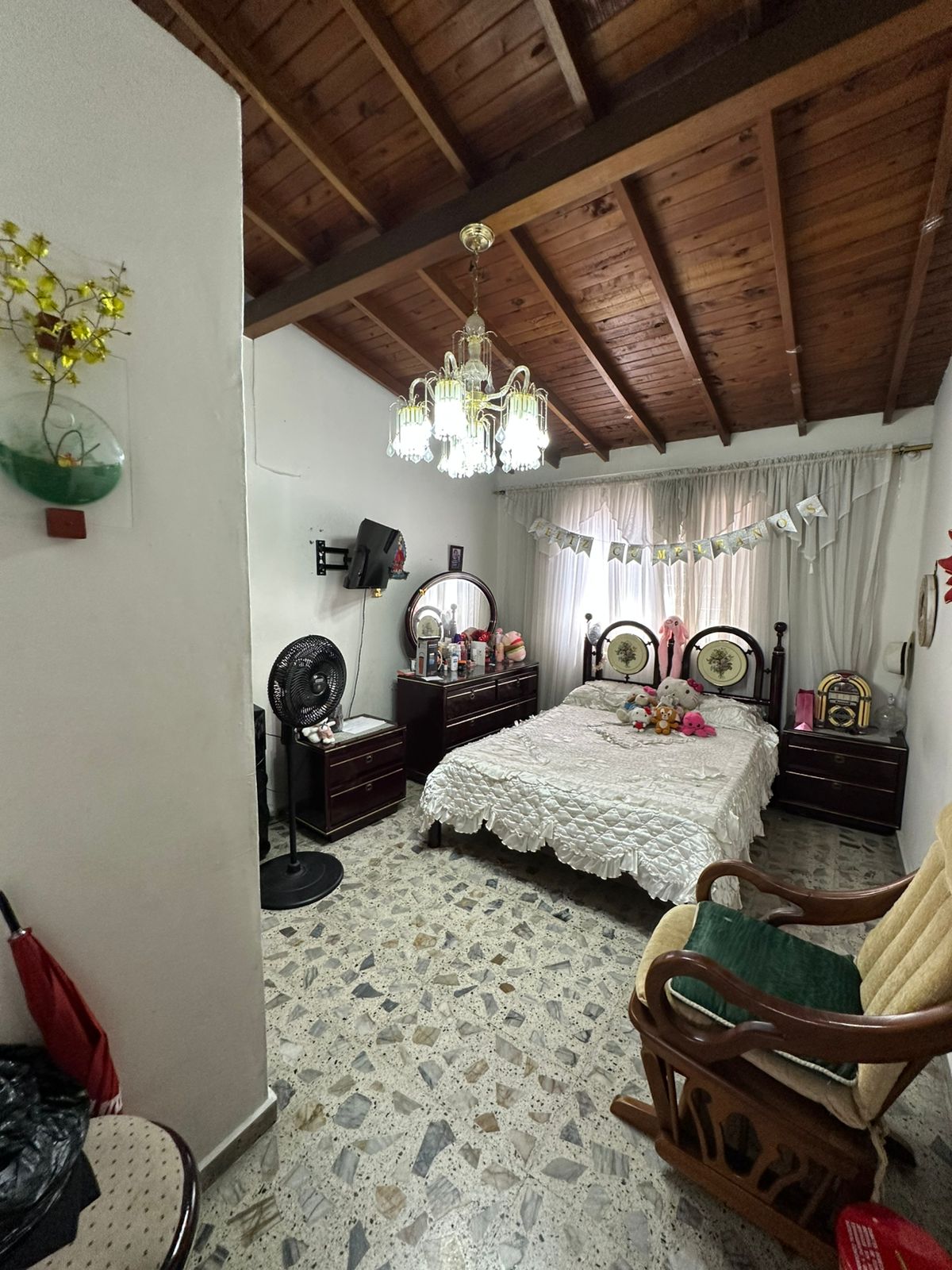 VENDO CASA CON PARQUEADERO PRIVADO EN LAURELES MEDELLIN